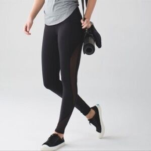 Lululemon Make a move tigth leggings size6 solid black mesh pockets high waist